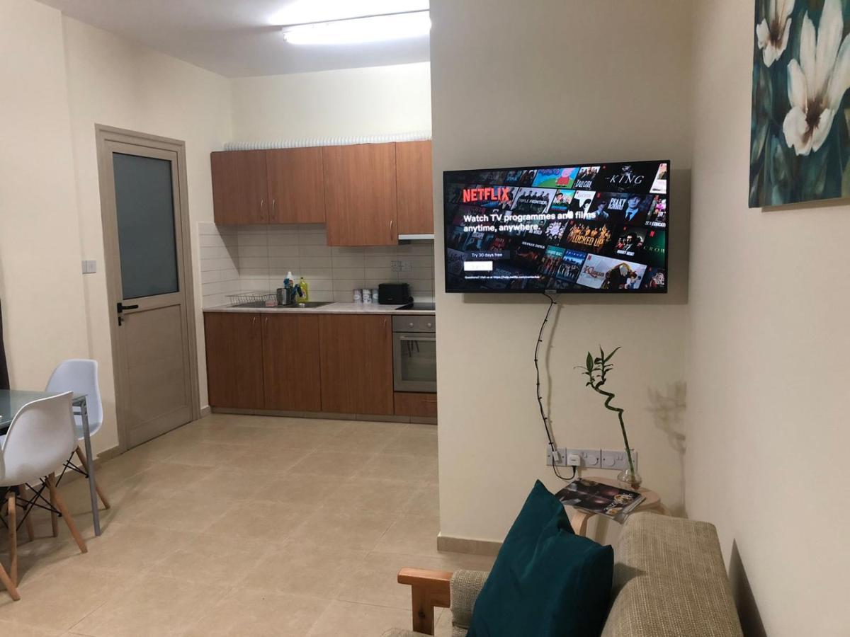 Kerynia Apartments Пафос Экстерьер фото