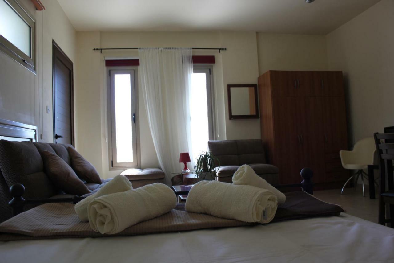 Kerynia Apartments Пафос Экстерьер фото