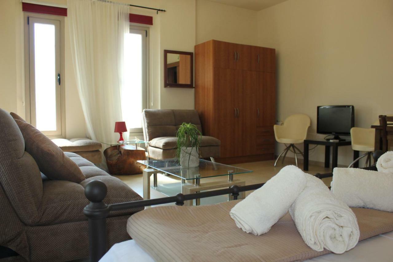 Kerynia Apartments Пафос Экстерьер фото