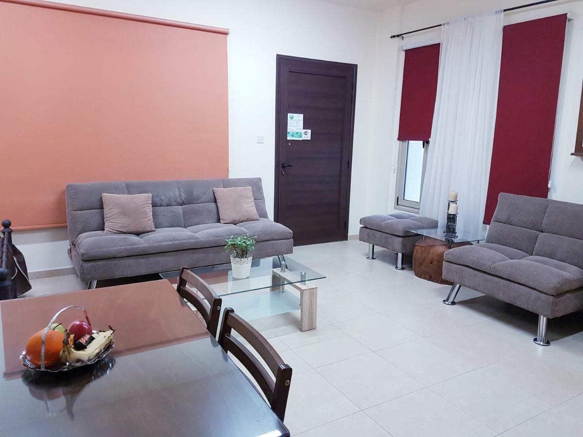 Kerynia Apartments Пафос Экстерьер фото