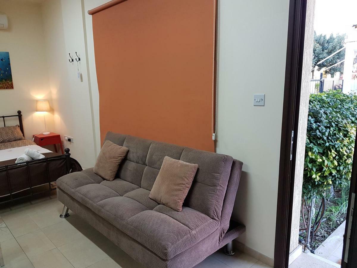 Kerynia Apartments Пафос Экстерьер фото