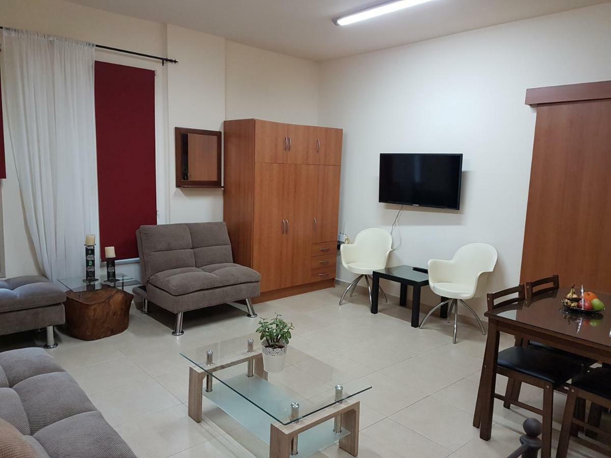 Kerynia Apartments Пафос Экстерьер фото