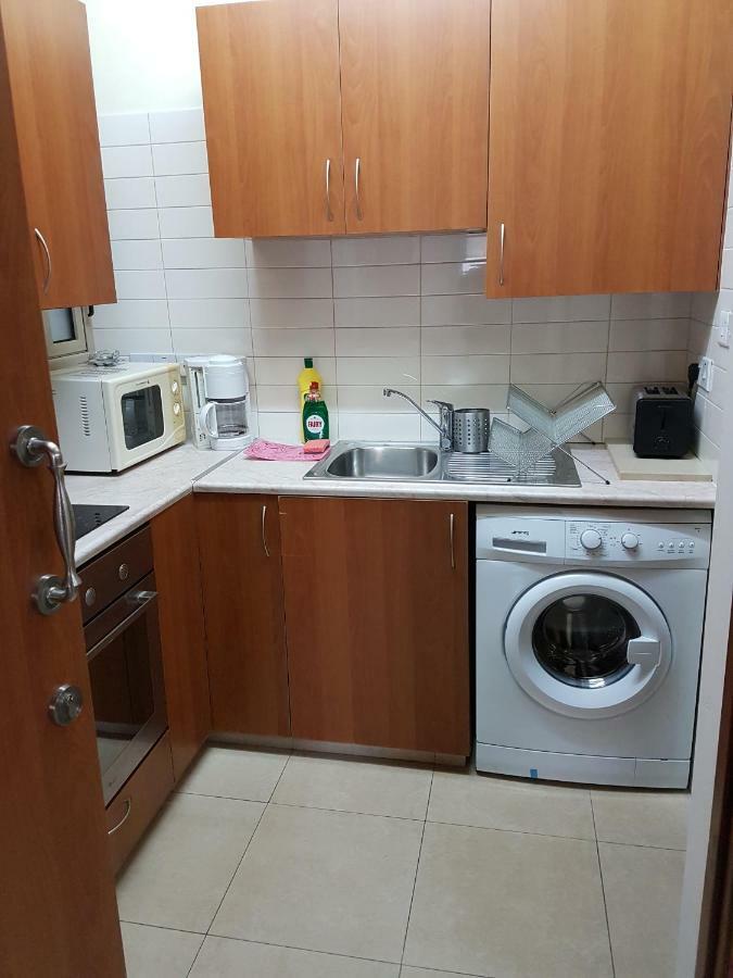 Kerynia Apartments Пафос Экстерьер фото