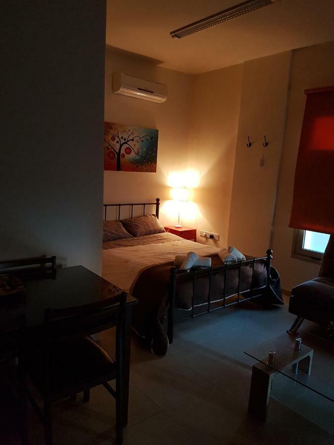 Kerynia Apartments Пафос Экстерьер фото